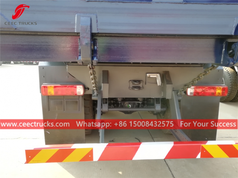 依维柯8x4自卸车