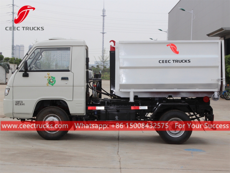 2立方米福田牌钩臂式垃圾车