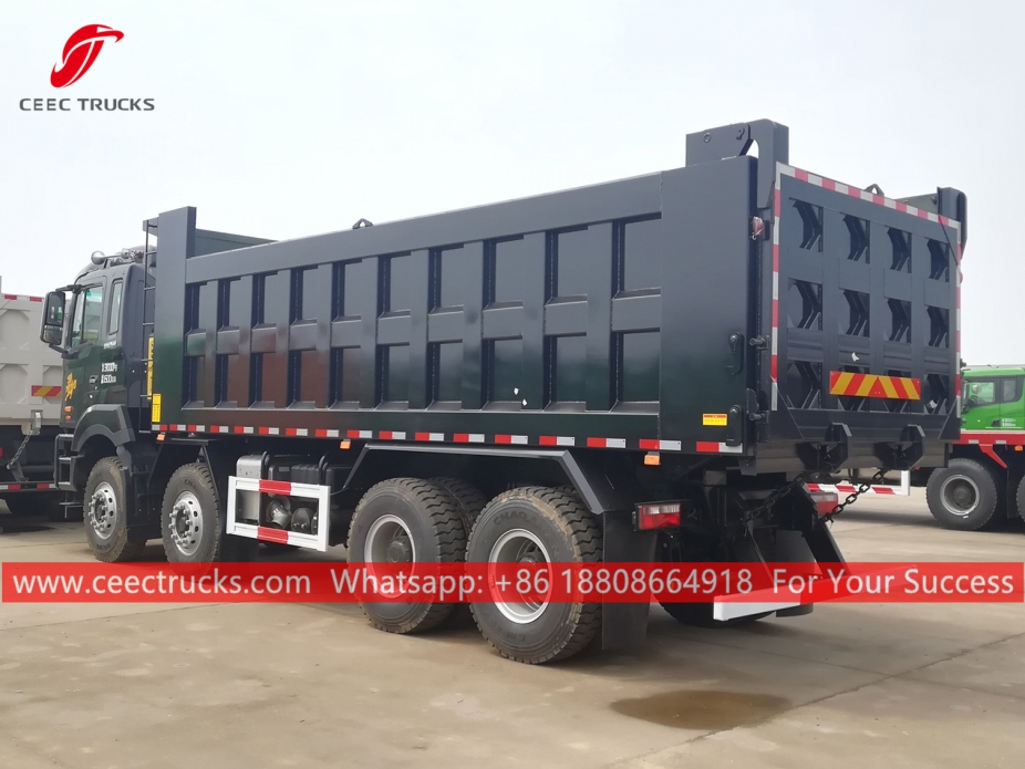 江铃8x4重型自卸车