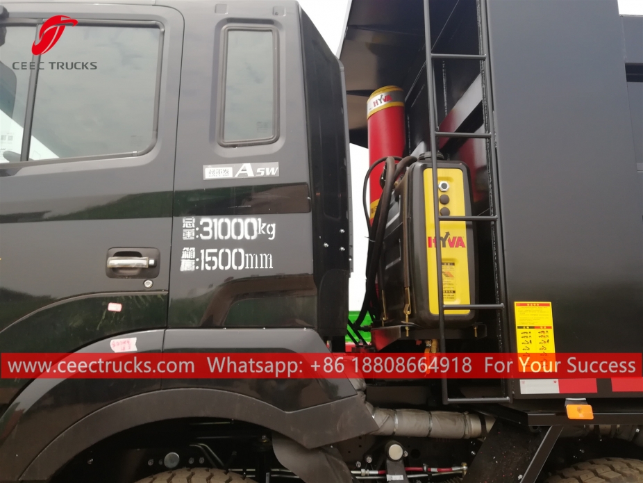 江铃8x4重型自卸车