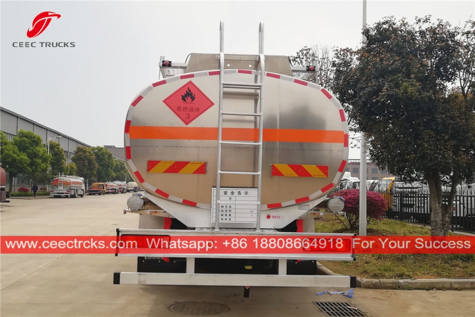 中国重汽8x4燃油运输车