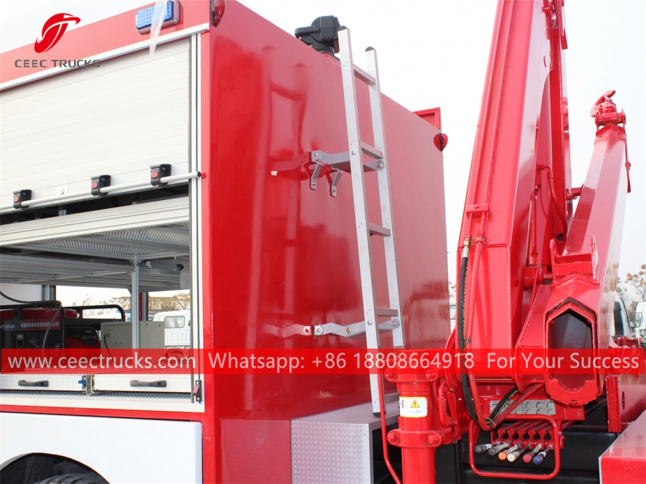 五十铃FVR带吊车的救援车