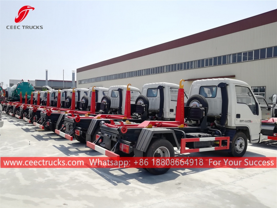 福田小型钩臂式垃圾车