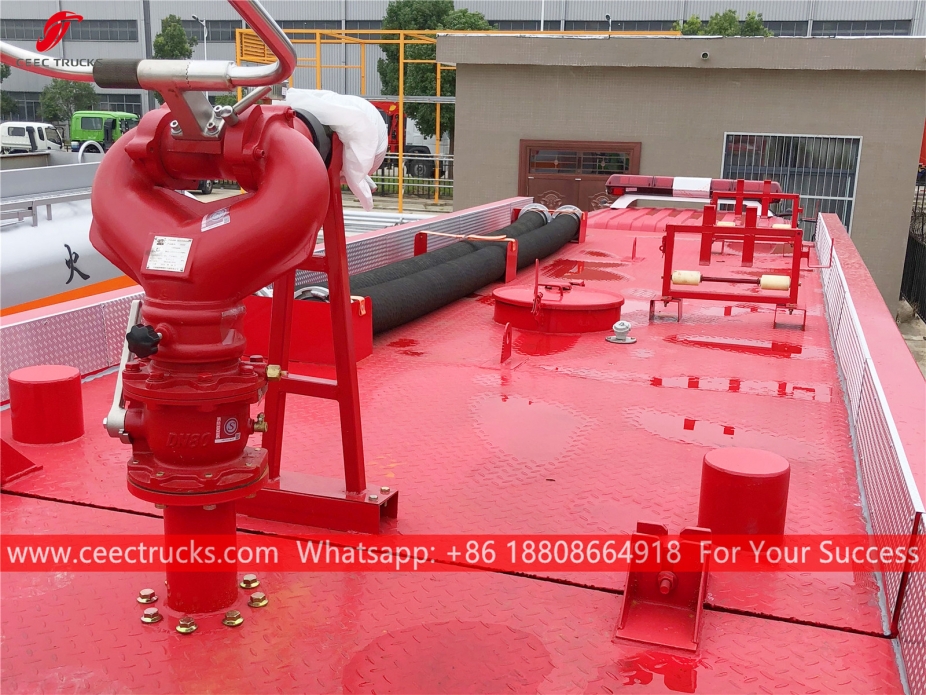 五十铃12立方米水泡沫消防车