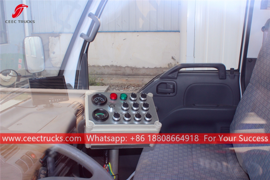 五十铃5立方米道路清扫车