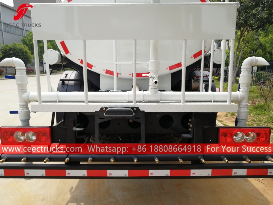 福田右舵洒水车