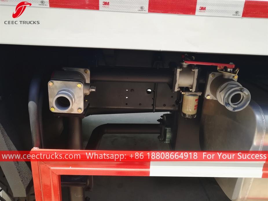 福田右舵洒水车