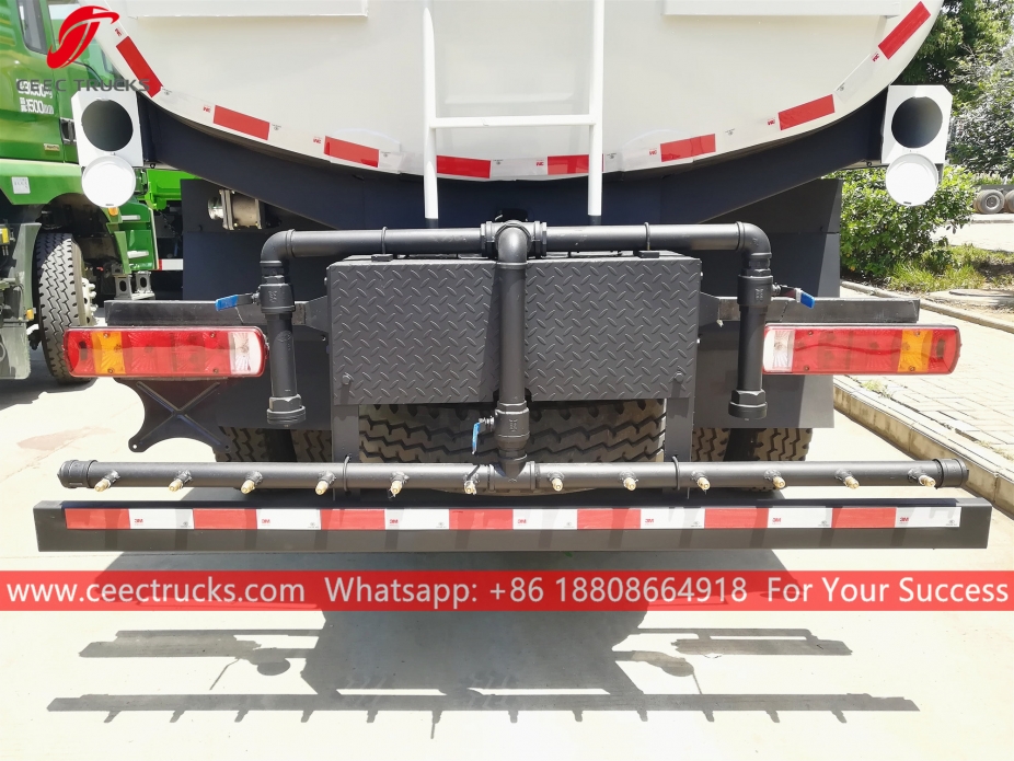 福田右舵洒水车