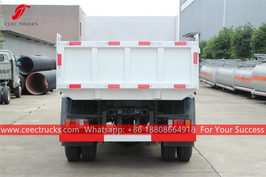 五十铃越野自卸车