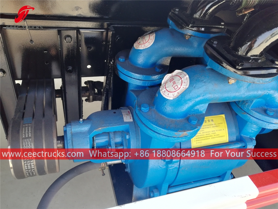 东风4500升吸污车