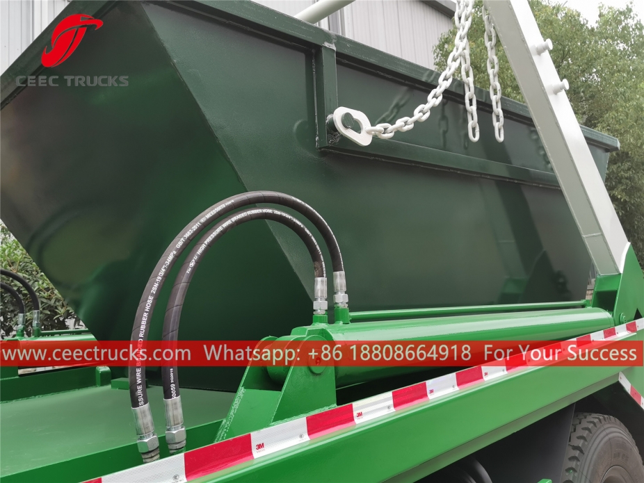 东风右舵摆臂式垃圾车