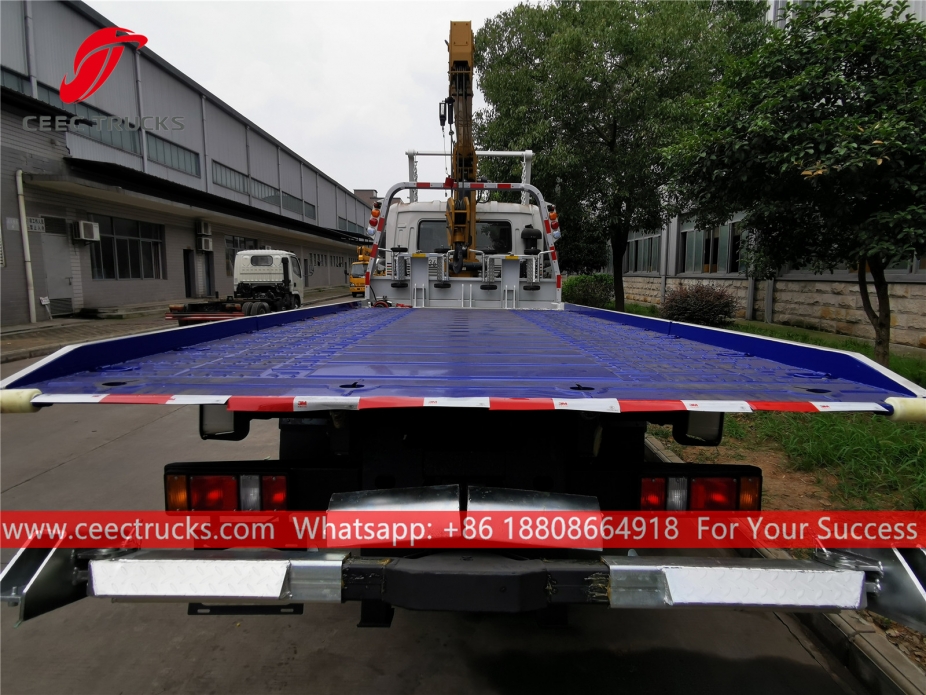 5吨带吊机的路况救援车