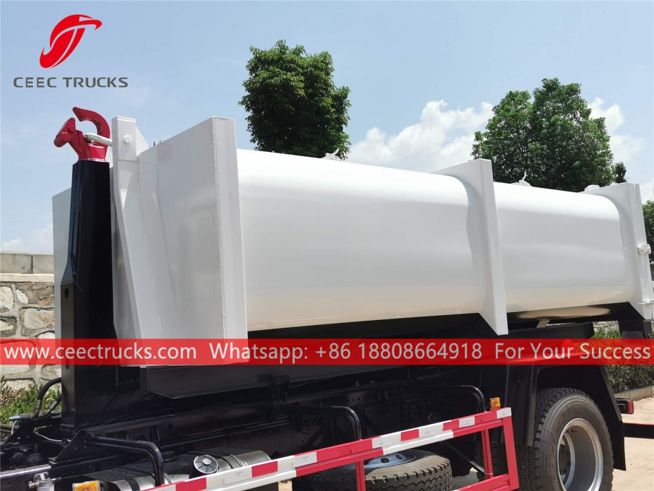 10立方米钩臂式垃圾车