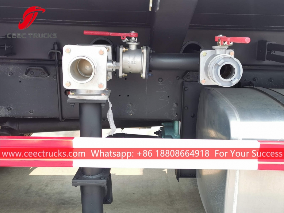 18立方米右舵大运洒水车