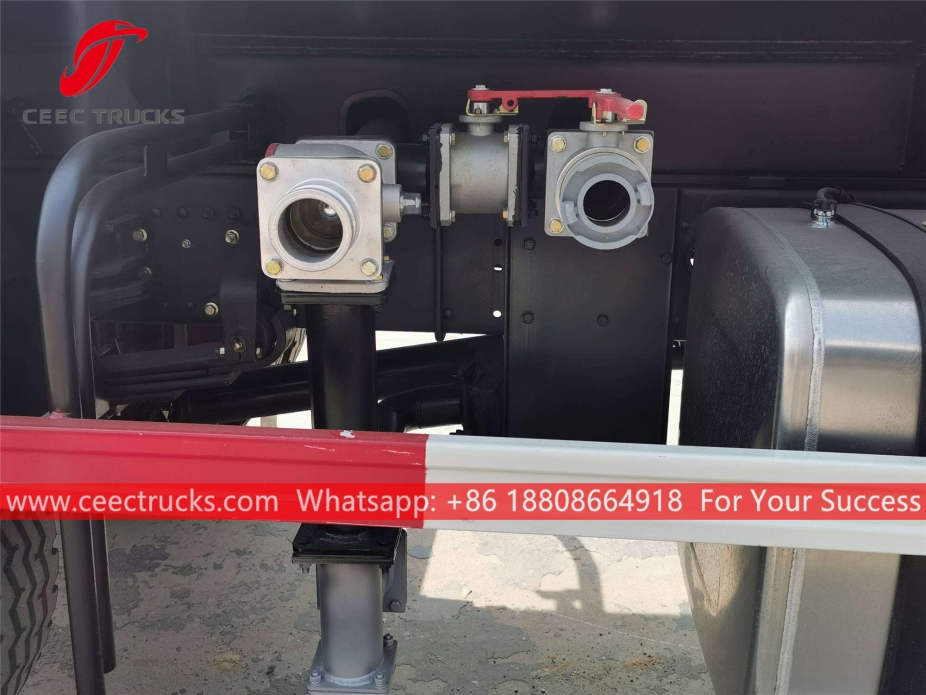 陕汽8立方米洒水车