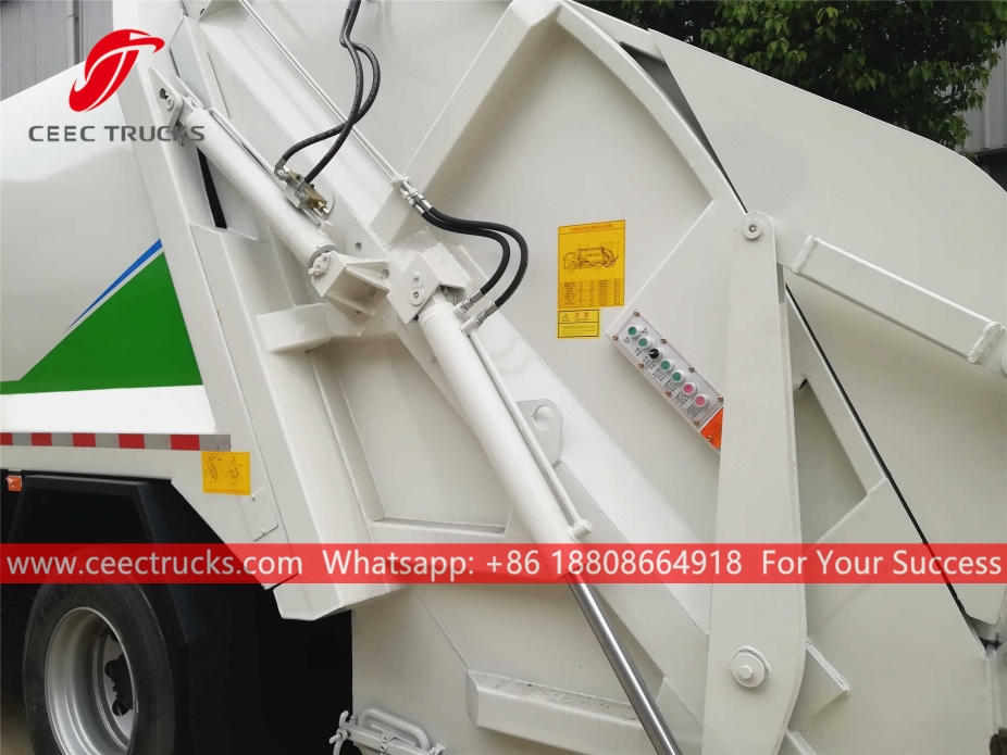 五十铃10立方米后装式垃圾车