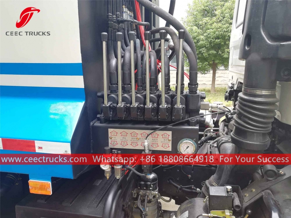 五十铃8立方米后装垃圾车