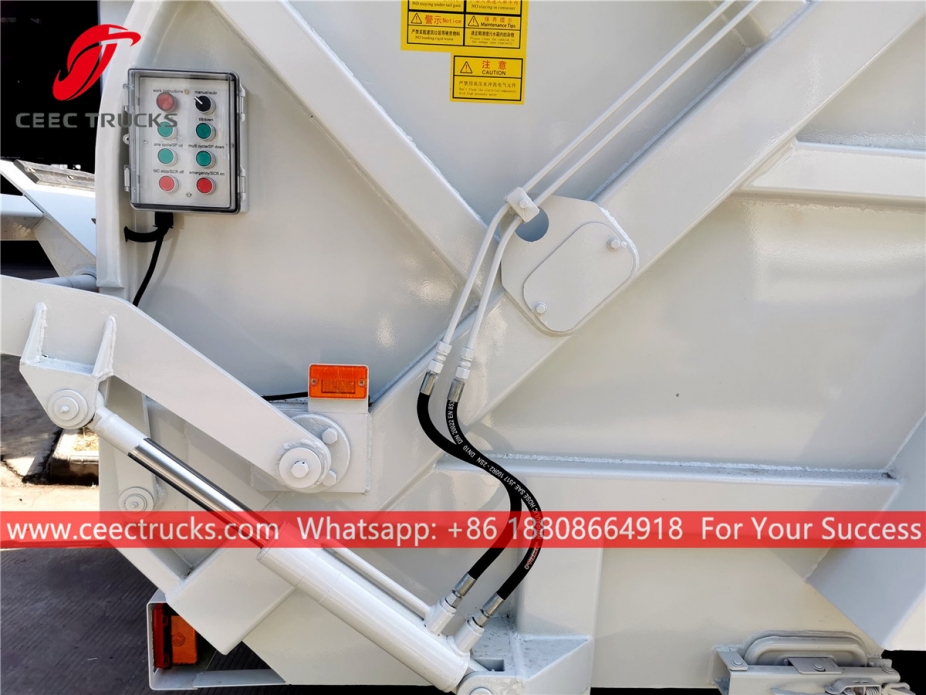 东风6*4右舵垃圾压缩车