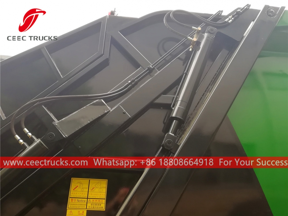 五十铃GIGA 6*4垃圾压缩车