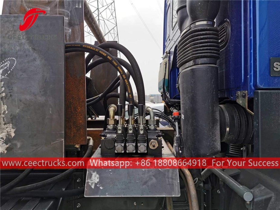 豪沃右舵摆臂式垃圾车