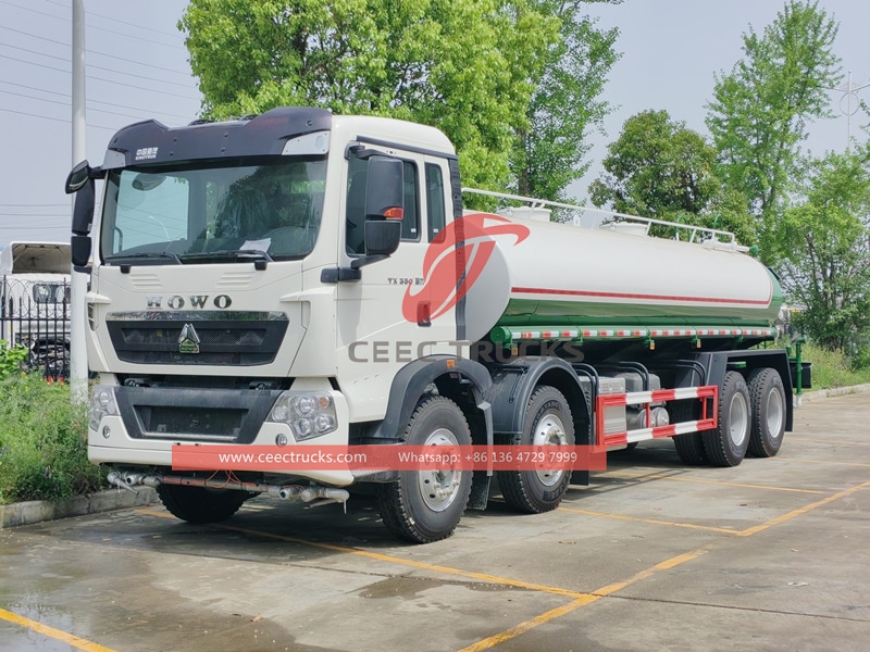 豪沃8x4 25000升洒水车