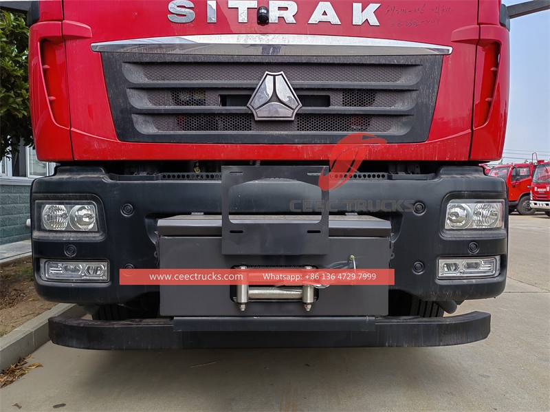 豪沃消防救援车，配5吨吊车和12米应急照明