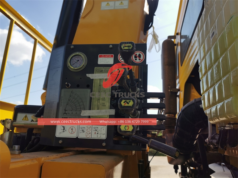 中国重汽6×4 400马力XCMG装载式起重机