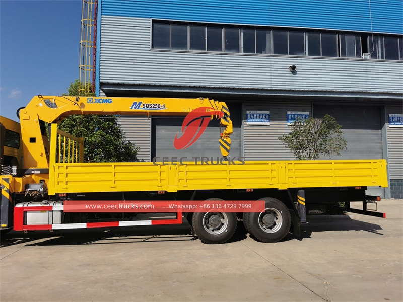 中国重汽6×4 400马力XCMG装载式起重机