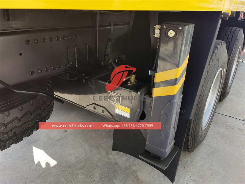 中国重汽6×4 400马力XCMG装载式起重机