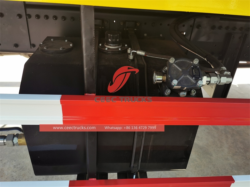 中国重汽6×4 400马力XCMG装载式起重机