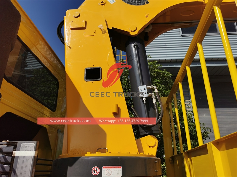 中国重汽6×4 400马力XCMG装载式起重机