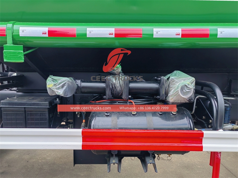 五十铃FTR 12000升水罐车，出口越南