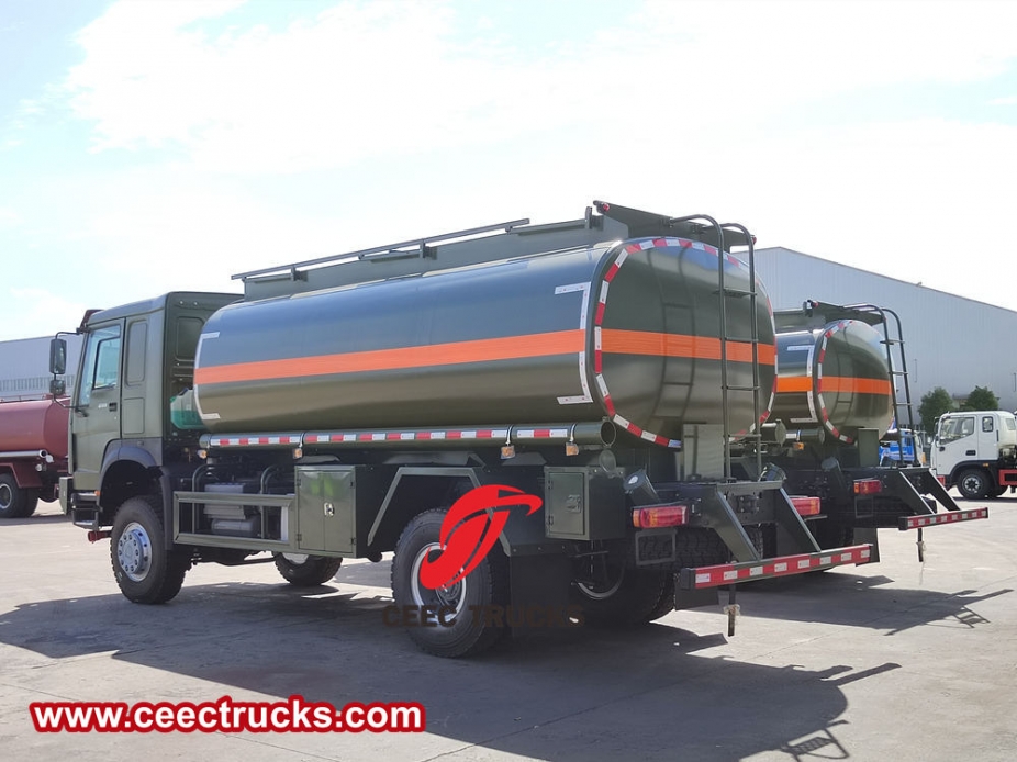 豪沃4x4驱动军用移动柴油加油车