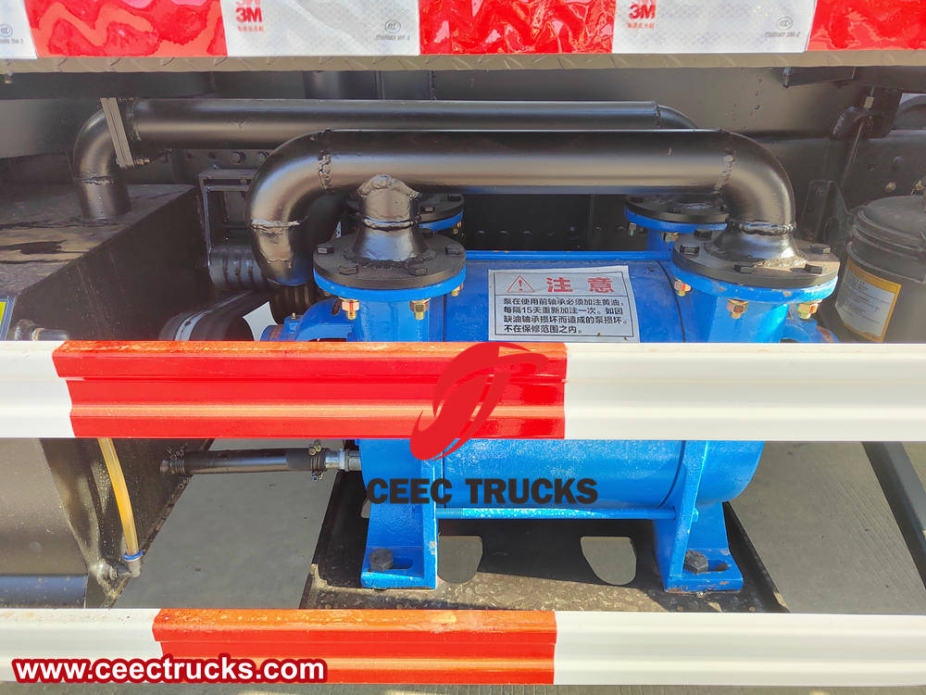 解放8立方米化粪池真空吸污车