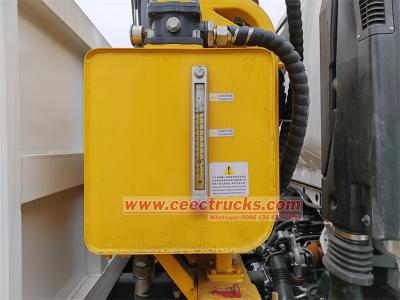 Isuzu KV600 garbage truck with hydraulic crane