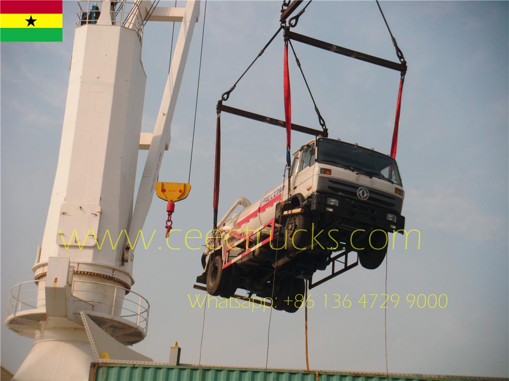 加纳客户购买2台东风8方化粪池清粪机