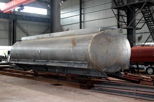 20立方米油罐车生产？ （第一部分 - 安装泵）